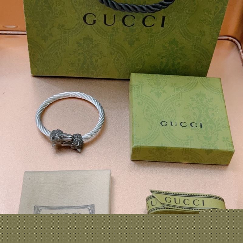 G*u*i bracelets